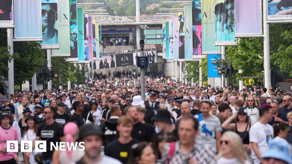 Probe after ‘hundreds’ sneak into Wembley Stadium concert