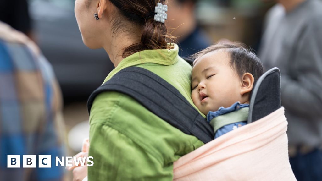 Nearly a million more deaths than births in Japan last year