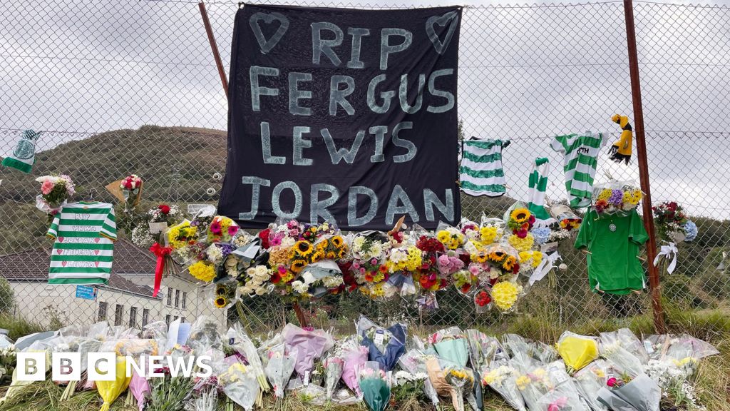 Minute’s silence for teenage shinty players killed in crash