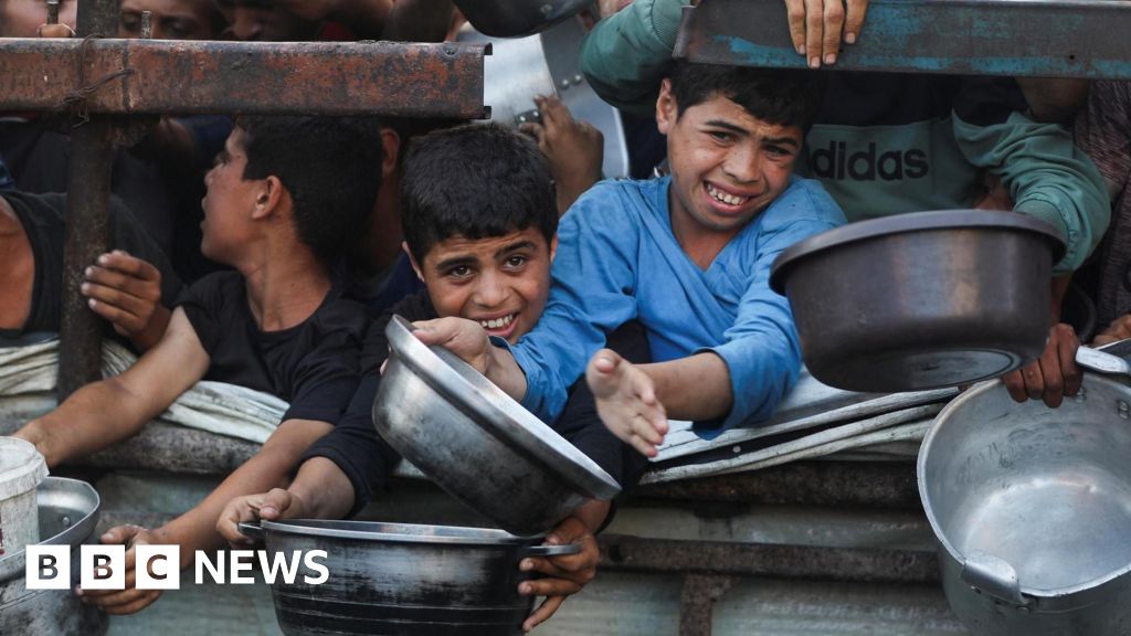 First sick children have left Gaza for UK