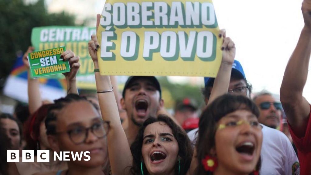 Thousands protest in Brazil against bill that could grant Bolsonaro amnesty