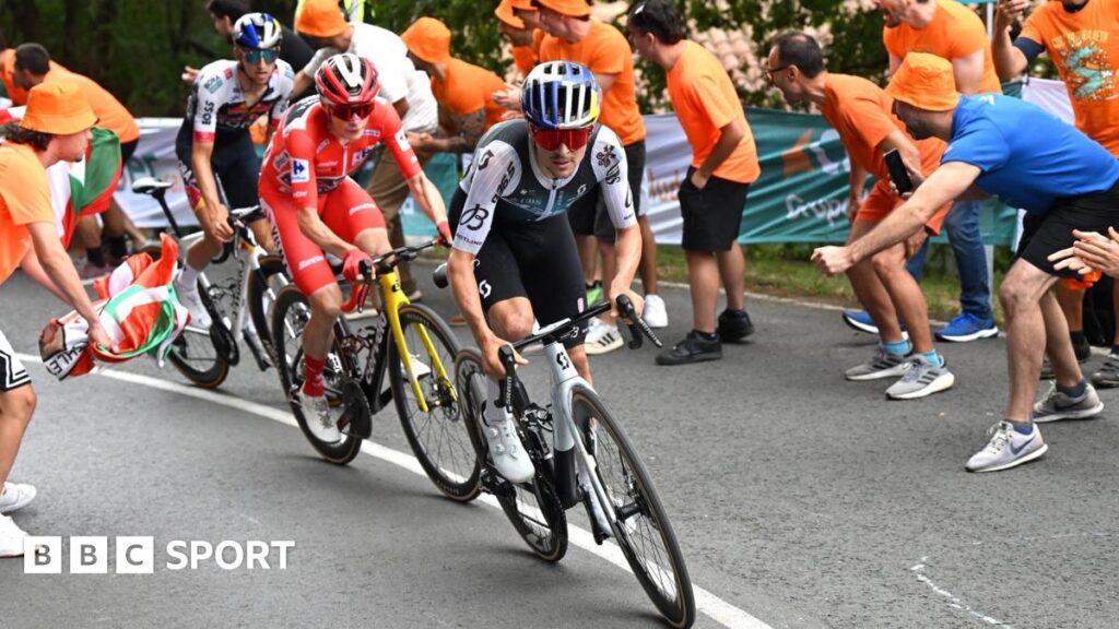 Vuelta a Espana: Protests force early end to stage 11 Vuelta a Espana: Protests force early end to stage 11