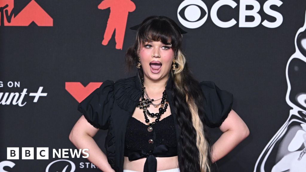 Lola Young ‘doing OK’ after collapsing on stage in New York