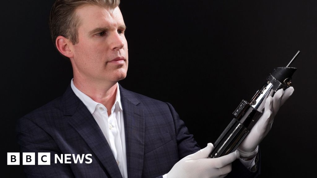 Darth Vader’s lightsaber sells for £2.7m at LA auction