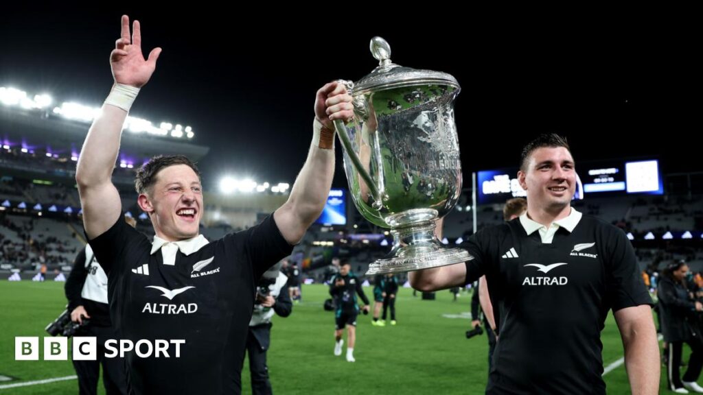 New Zealand retain Bledisloe Cup with 33-24 win against Australia New Zealand retain Bledisloe Cup with 33-24 win against Australia