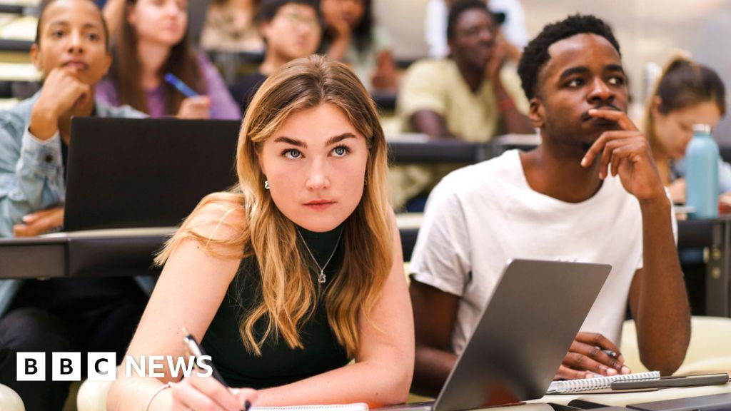 University fees could be linked to teaching standards, regulator says