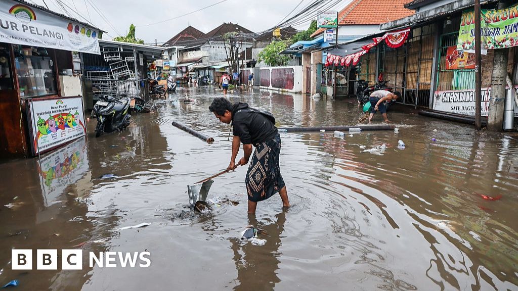 Bali’s worst floods in a decade kill 14