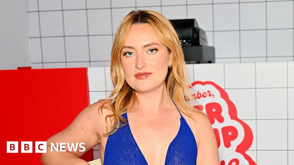 Amelia Dimoldenburg on 10 years of the show