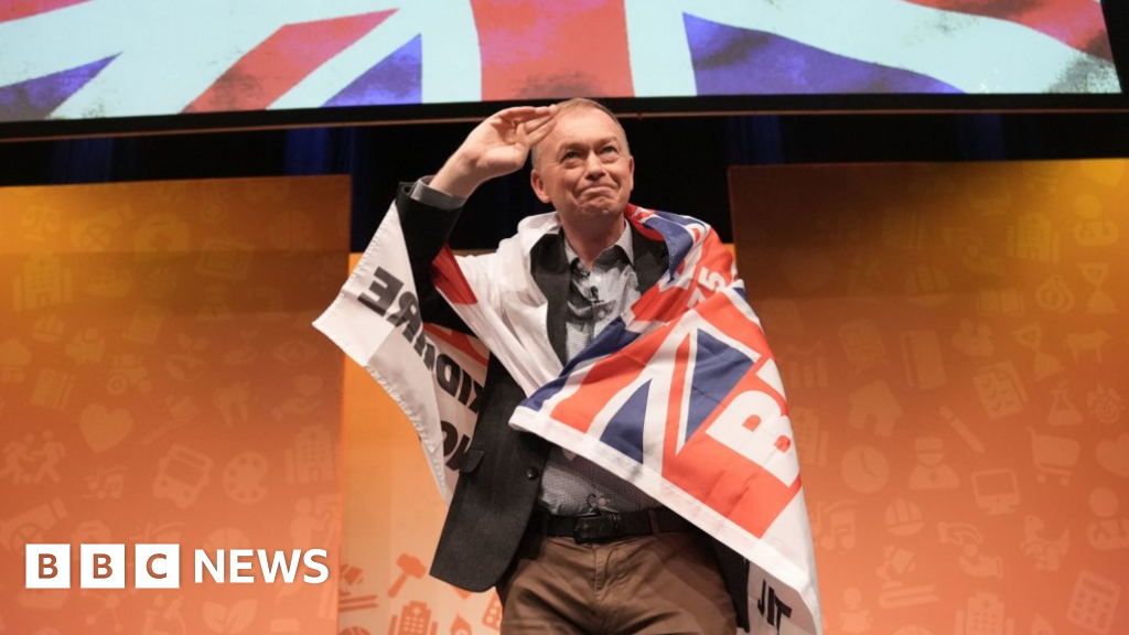 Farron drapes himself in flag as Lib Dems seek to reclaim patriotism Farron drapes himself in flag as Lib Dems seek to reclaim patriotism