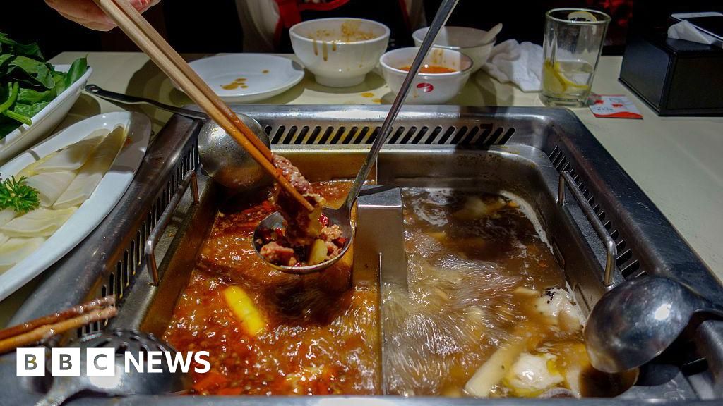 Teenagers to pay 0,000 for urinating in hotpot in China