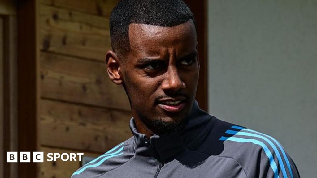 Alexander Isak transfer: ‘Despicable’ stars or ‘hypocritical’ clubs? in player power debate