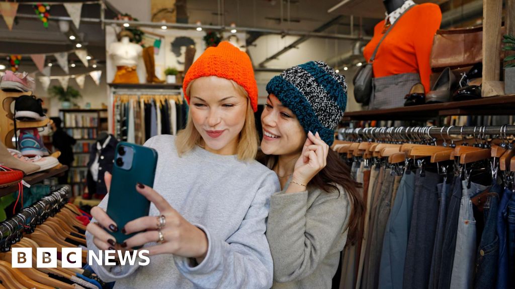 Spending without thinking is a risk with unlimited contactless cards Spending without thinking is a risk with unlimited contactless cards