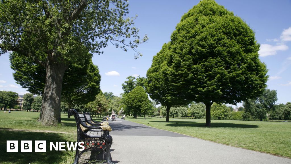 Man dead and woman in hospital after Clissold Park shooting
