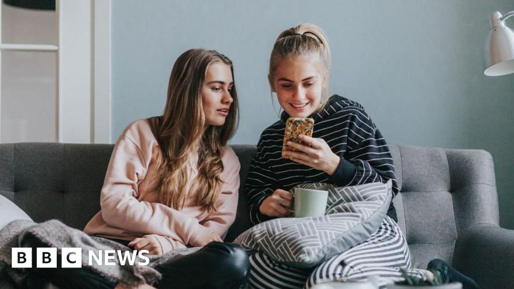 Lib Dems want health warnings on teens’ social media