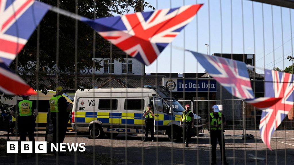 Man fined for refusing to remove balaclava at Epping protest