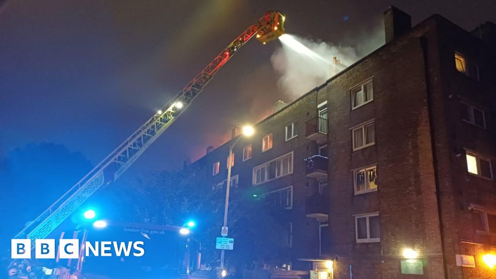 Firefighters tackle fire at Battersea block of flats