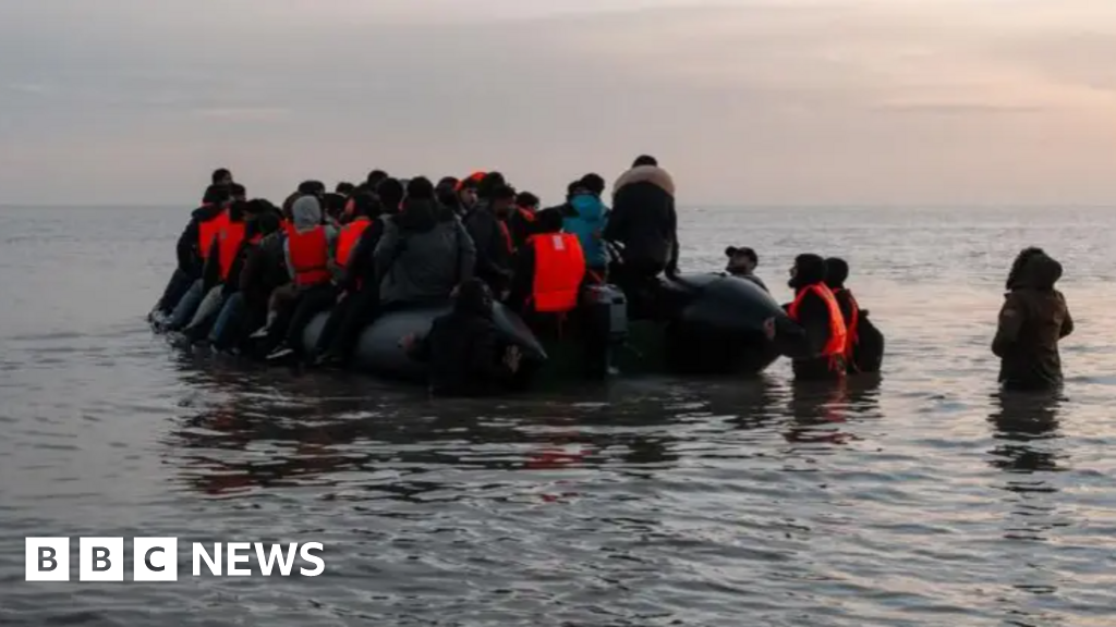 More than 1,000 people cross the English Channel in one day
