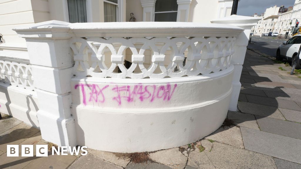 Resident pays for graffiti clean-up at Angela Rayner’s Hove flat