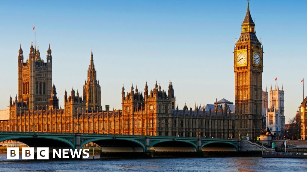 Public banned from Commons chamber after hidden phone found