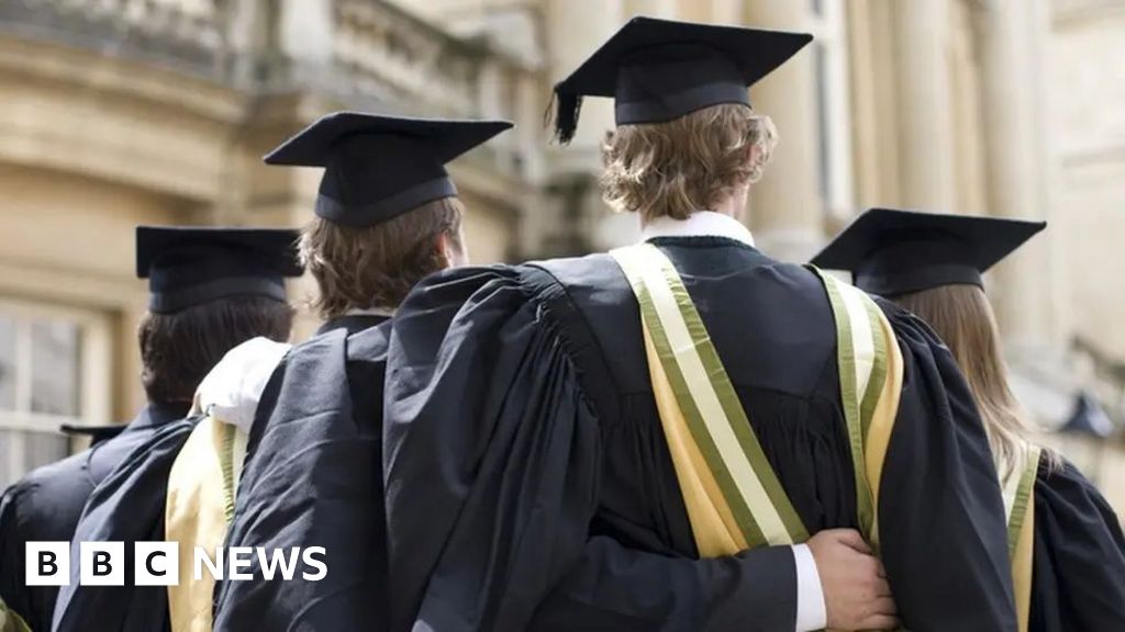 Government warns students to leave UK after visas end