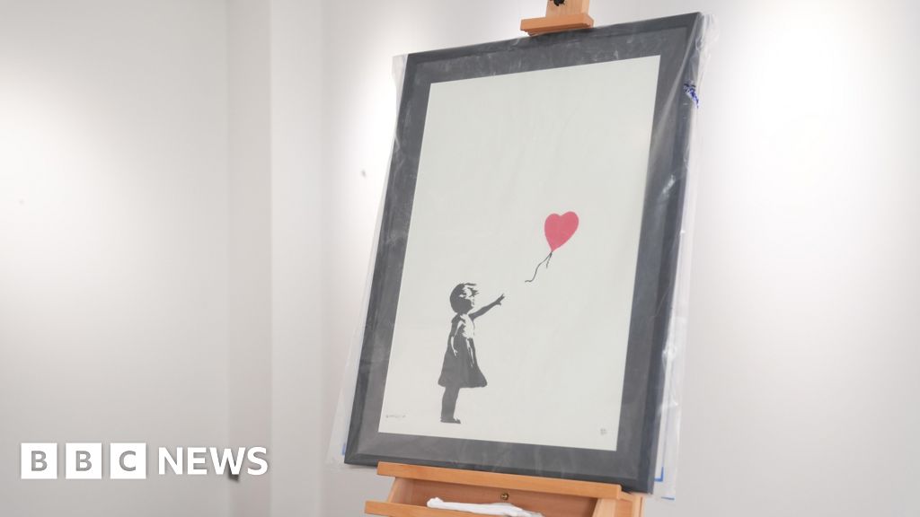 Man cleared over Banksy print raid at London gallery