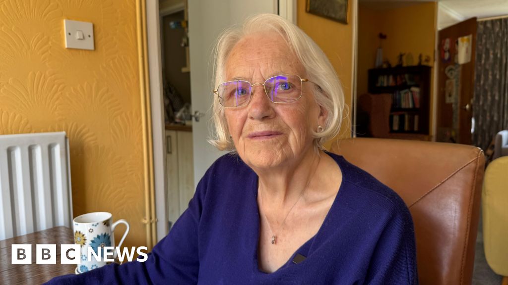 ‘I’m still keeping rubbish in the hallway’