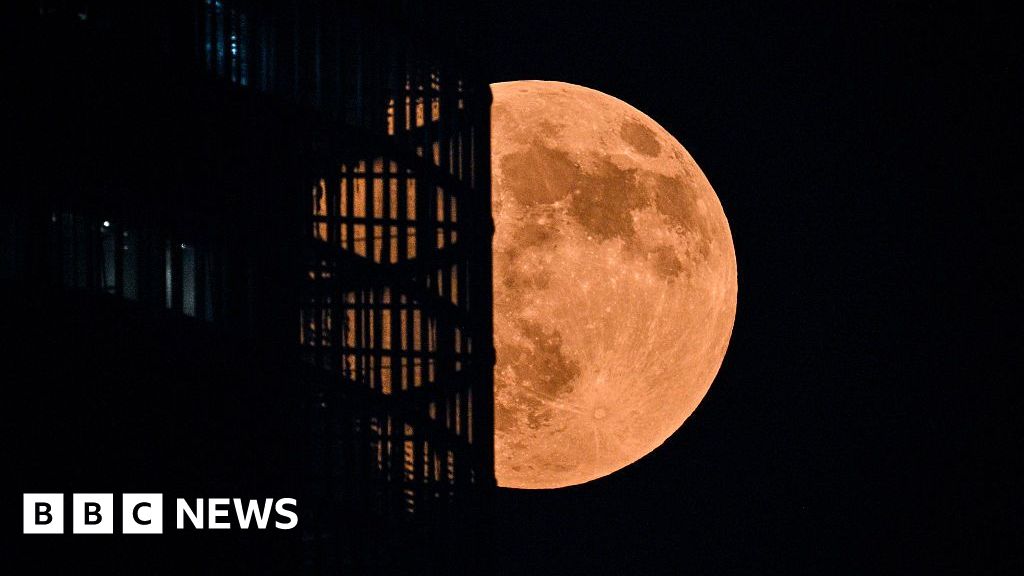 Blood Moon captivates sky-gazers around the world