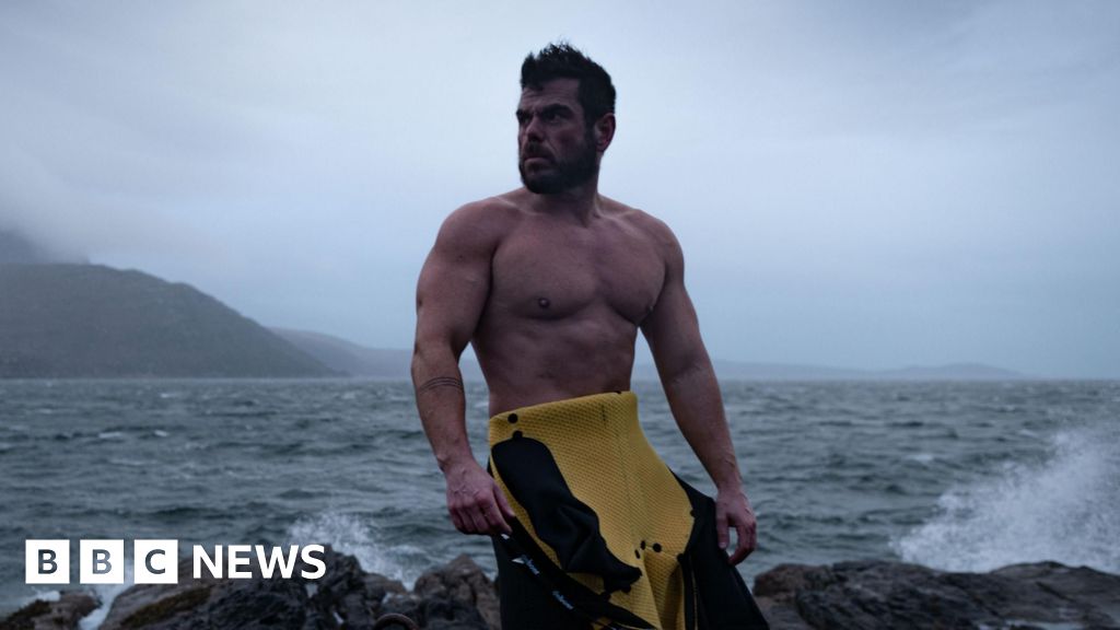 British endurance swimmer becomes first to swim around Iceland British endurance swimmer becomes first to swim around Iceland