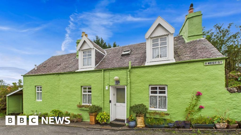 Miss Hoolie’s bright green Balamory house up for sale in Mull Miss Hoolie’s bright green Balamory house up for sale in Mull