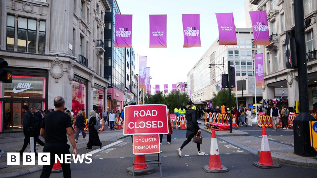 Mayor trials car-free Oxford Street for one day with aim to keep
