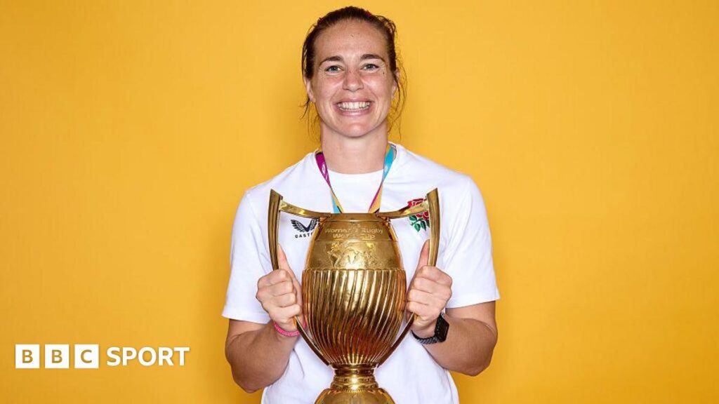 Emily Scarratt: England great retires after winning second World Cup Emily Scarratt: England great retires after winning second World Cup