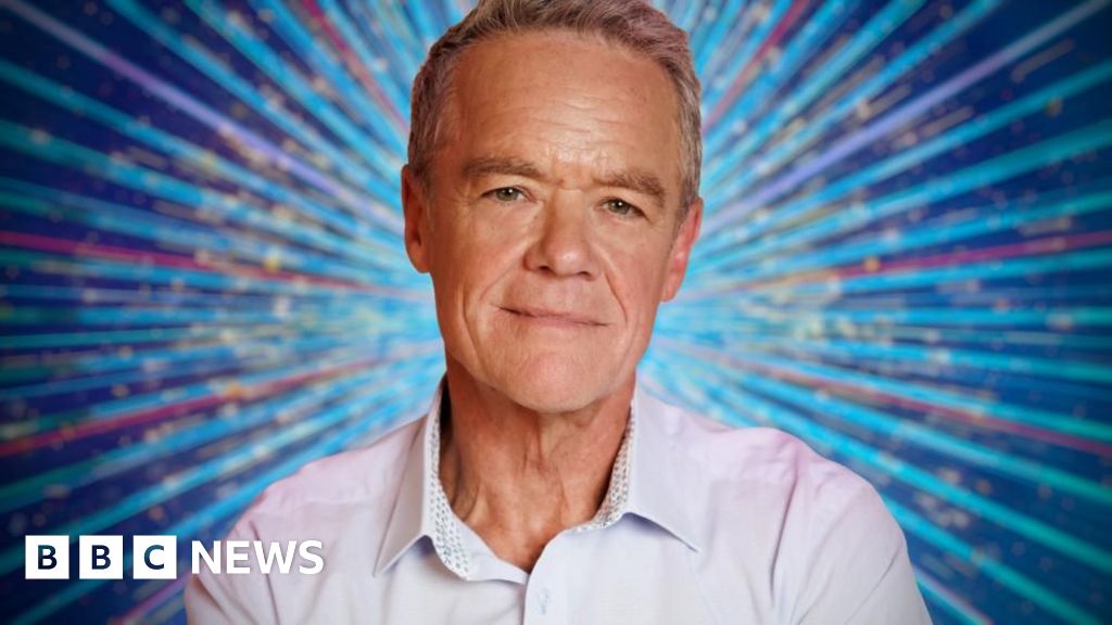 Stefan Dennis withdraws from Strictly Come Dancing due to injury