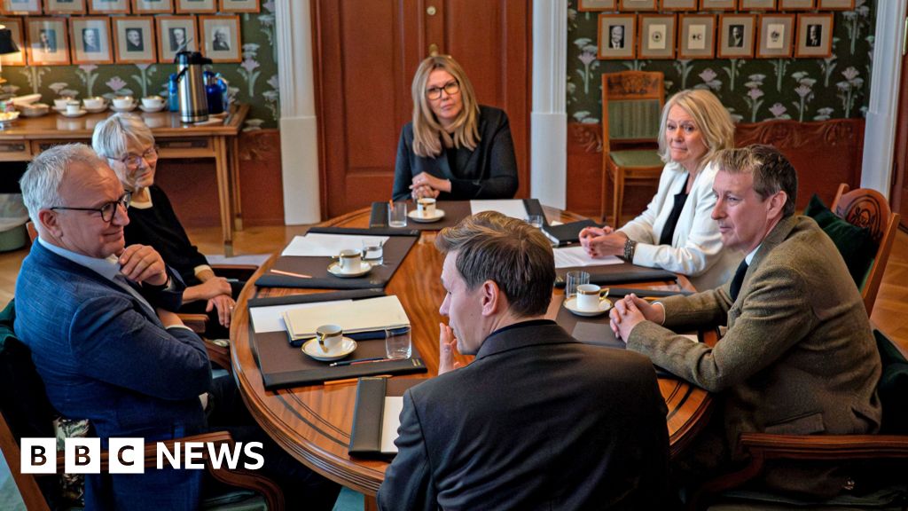 Inside room where it gets decided – but will Trump get his way?’ Inside room where it gets decided – but will Trump get his way?’