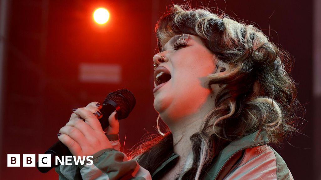 Lola Young in legal dispute with Messy co-producer Carter Lang