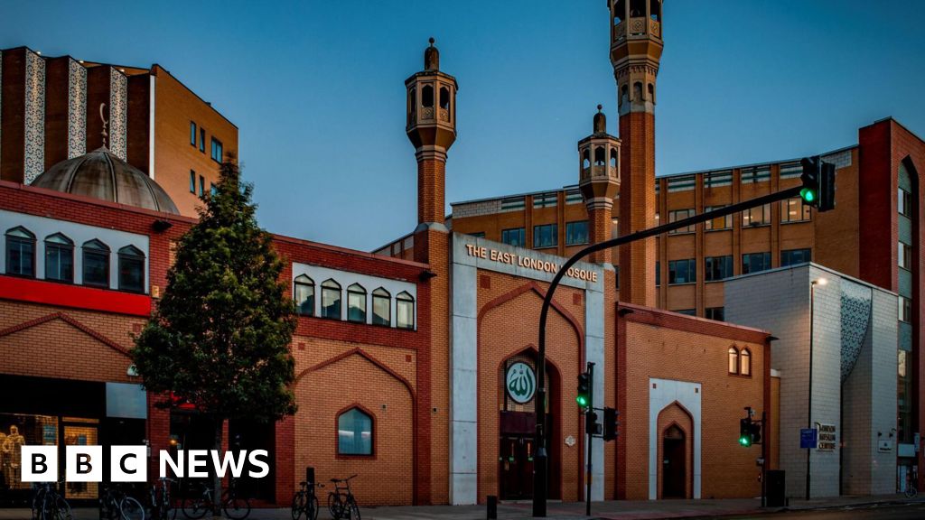 Ban on women in Muslim race ‘unacceptable’, minister says