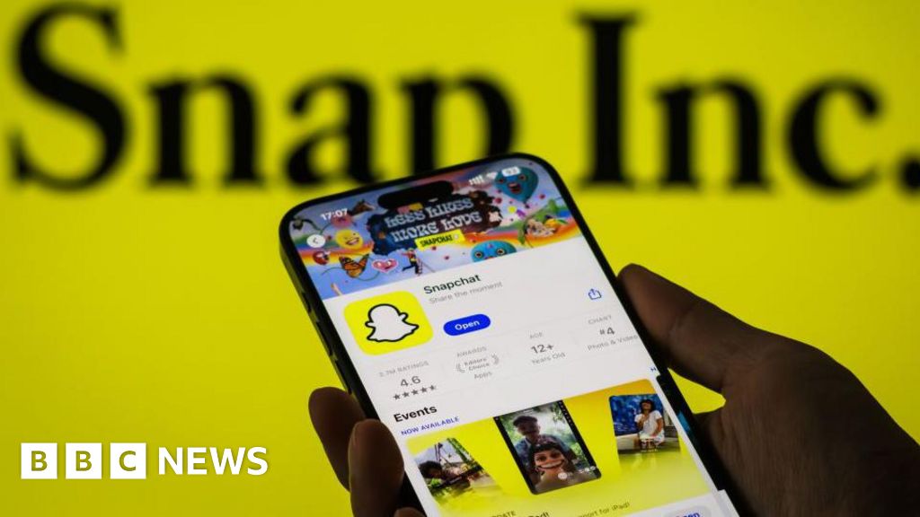 Snapchat users share fury at upcoming fees for Memories storage Snapchat users share fury at upcoming fees for Memories storage