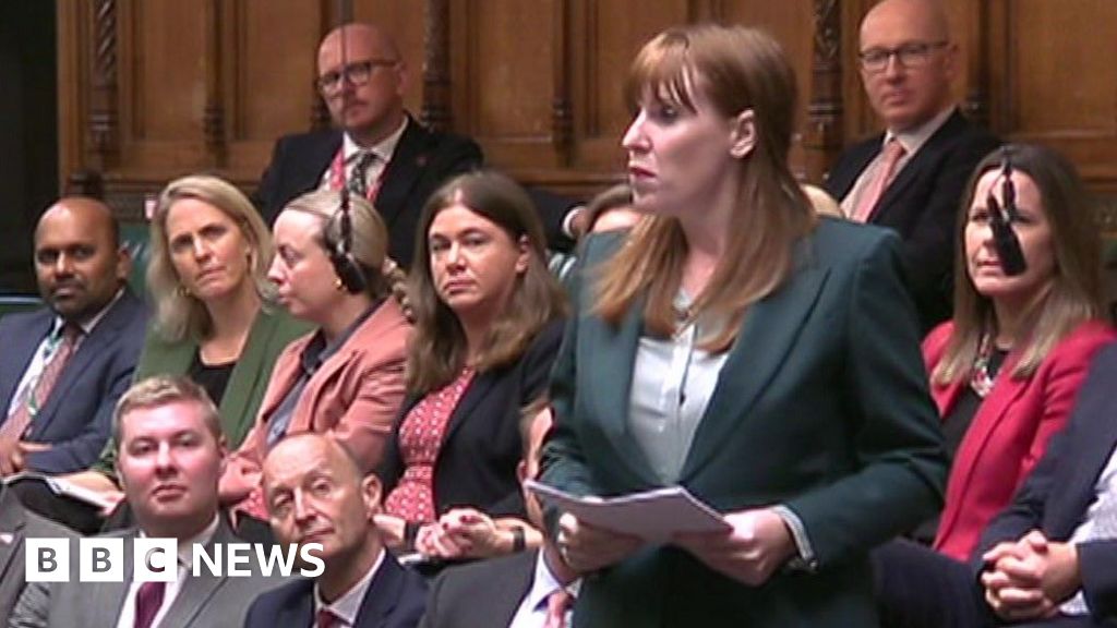 Cabinet crowd into Commons for Rayner’s resignation speech