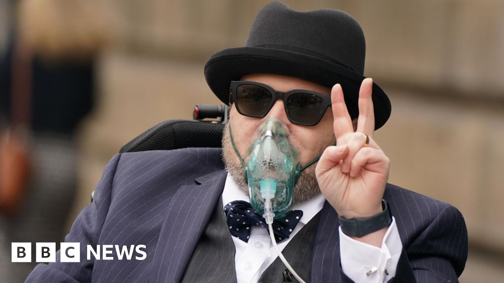 How the mask slipped during US fugitive’s court saga How the mask slipped during US fugitive’s court saga