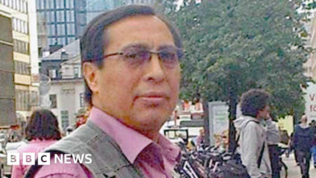 Teenage girls detained for killing man in Islington street attack