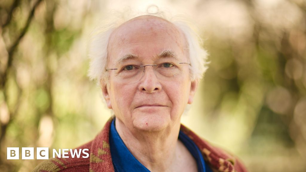 Author Philip Pullman calls on government to act over ‘wicked’ AI scraping