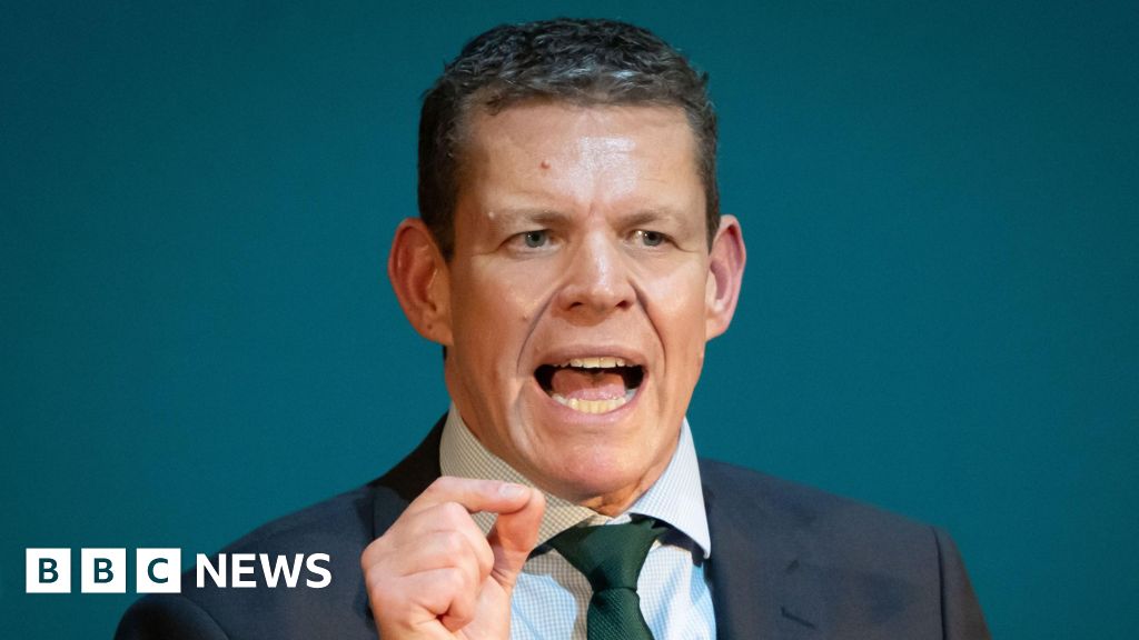 Plaid Cymru promises independence plan, but not in first term