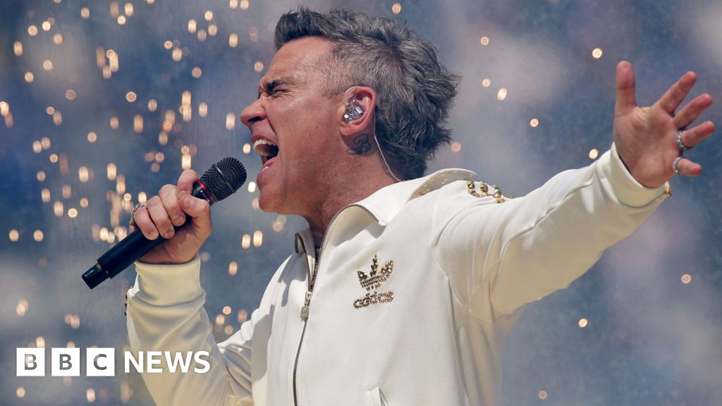 Robbie Williams says he delayed new album to avoid Taylor Swift’s