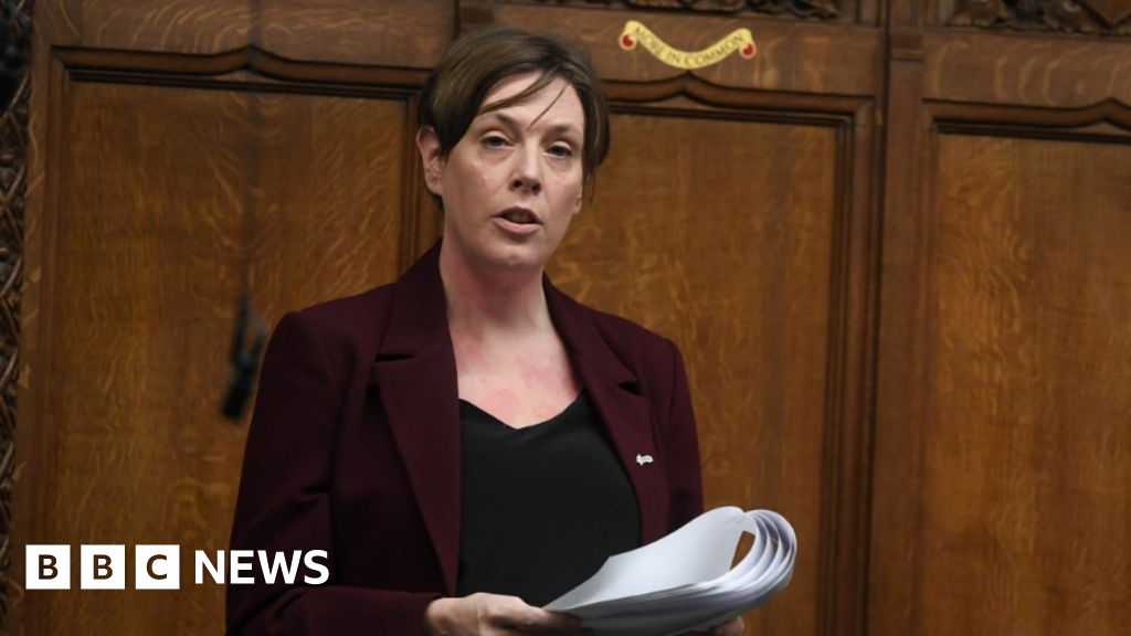 Five grooming gang survivors back Jess Phillips to stay in charge
