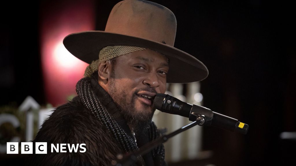 R&B singer D’Angelo dead at 51