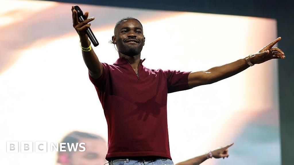 The Boy Who Played the Harp breaks UK album record