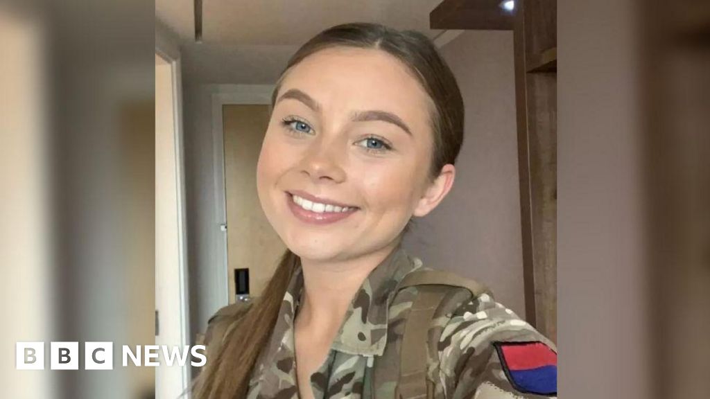 Jaysley Beck’s mum says young women should not join Army Jaysley Beck’s mum says young women should not join Army