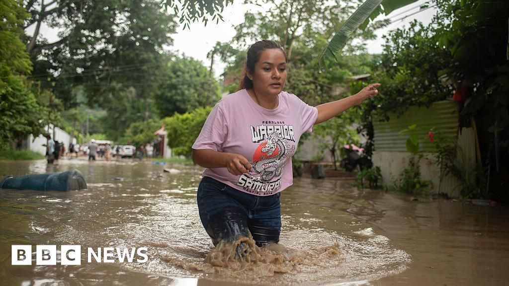 Mexico floods leave at least 27 dead and more missing Mexico floods leave at least 27 dead and more missing