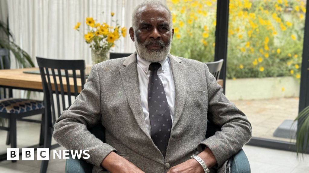 Stephen Lawrence murderer must name other killers, father says