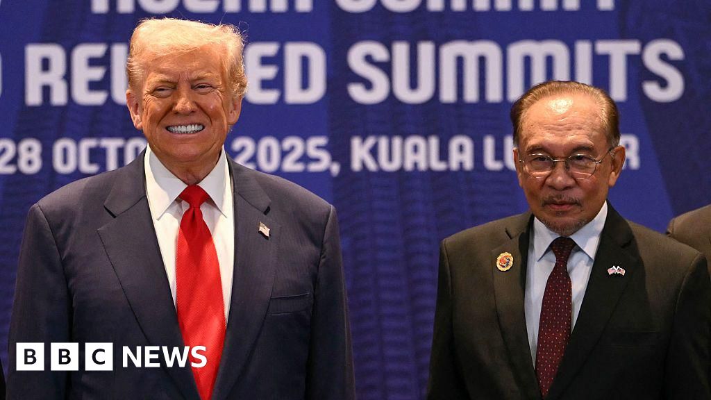 Trump gives ‘toothless’ Asian summit its moment in the sun Trump gives ‘toothless’ Asian summit its moment in the sun