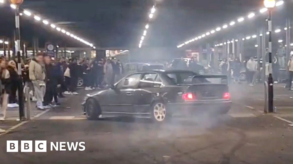 Elmers End Tesco to get barrier to stop illegal car racing